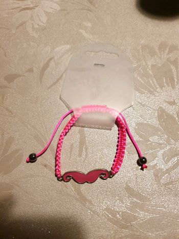 Bracelet Moustache Rose Neuf