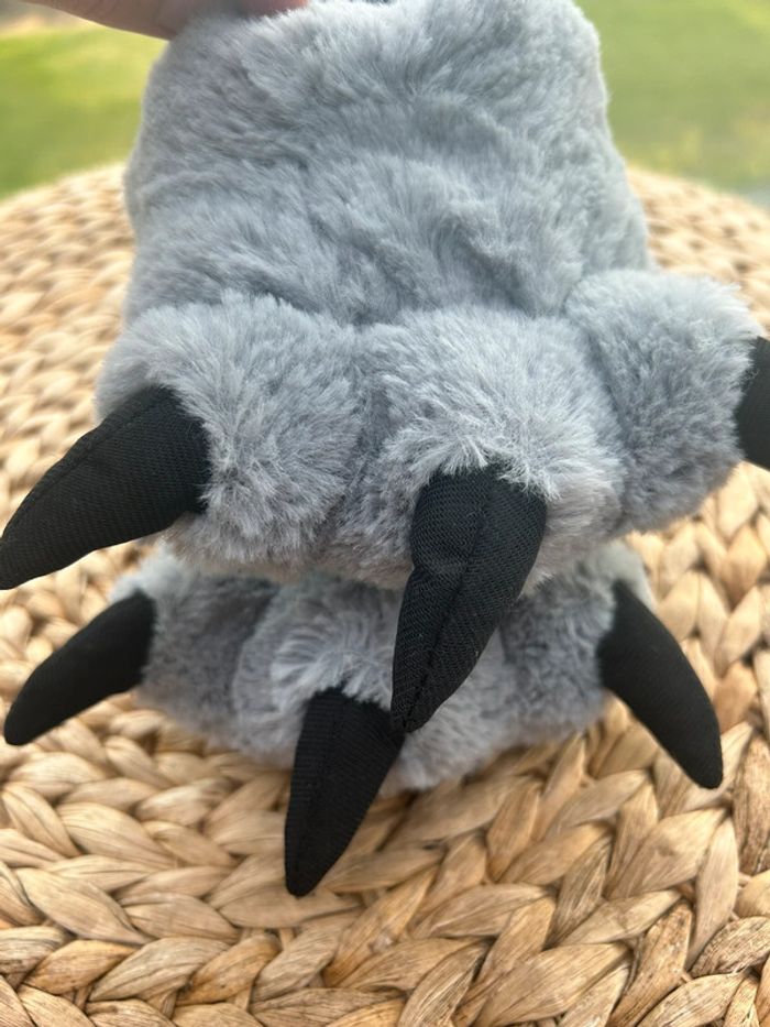 Chaussons pattes de monstre Neuf taille 22/23 - photo numéro 2