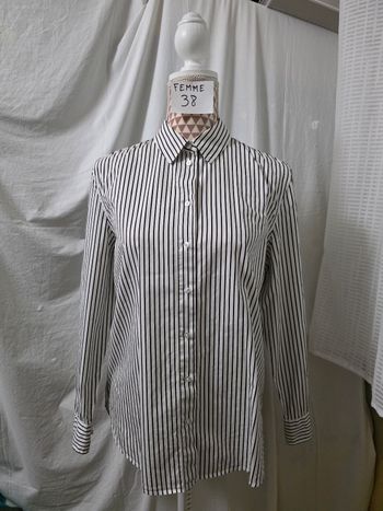 Chemisier , rayures noir & blanc ,en excellent état , en coton, largeur d'épaule 42cm, largeur sous bras 52cm, longueur 63cm, marque H&M = 7€