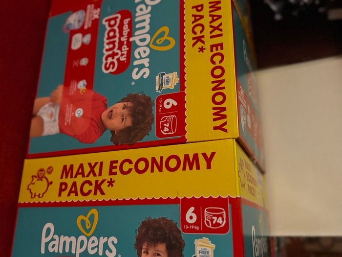 2 cartons de Couches Pampers, taille 6 culottes (148 pièces pour 48€)
