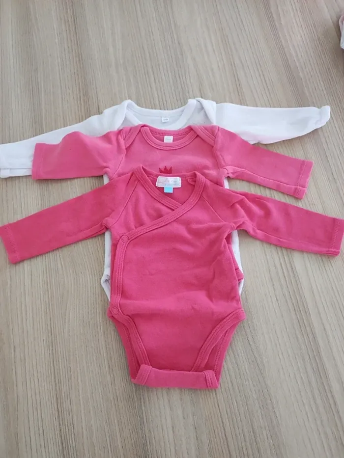 Lot 6 bodies 1 mois - photo numéro 3