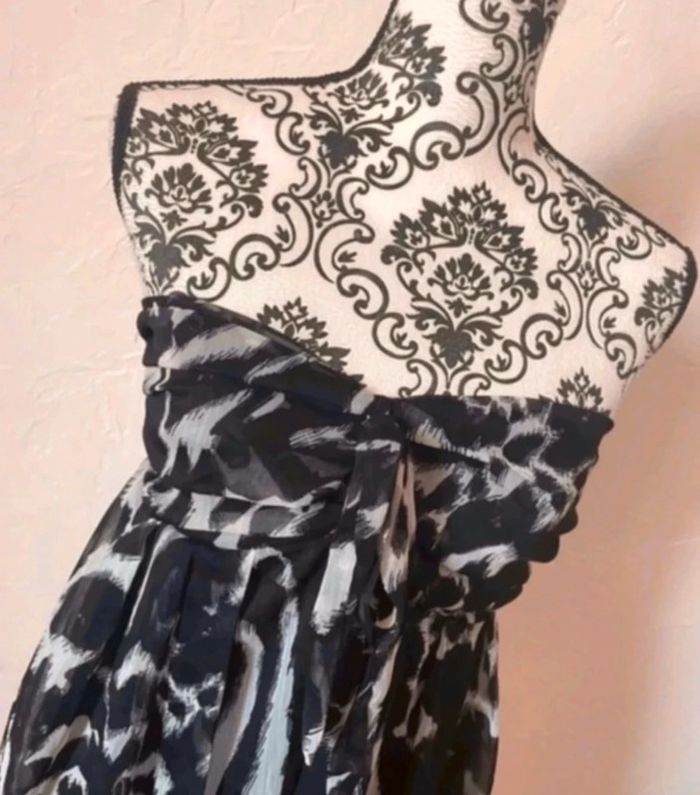 Très belle robe noire et blanche été 🥰 taille unique - photo numéro 2