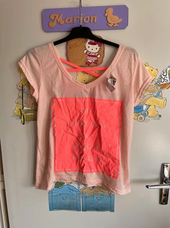 Tee shirt à manches courtes rose à motifs, taille S, marque Mim.