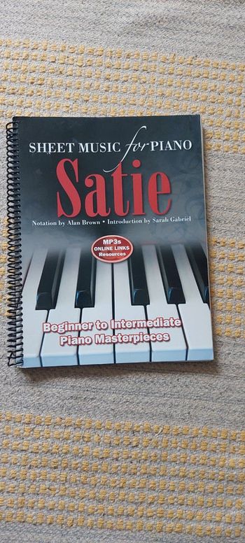 Livre partition en, anglais Erik
Satie - From Beginner to
Intermediate; over 25
Masterpieces