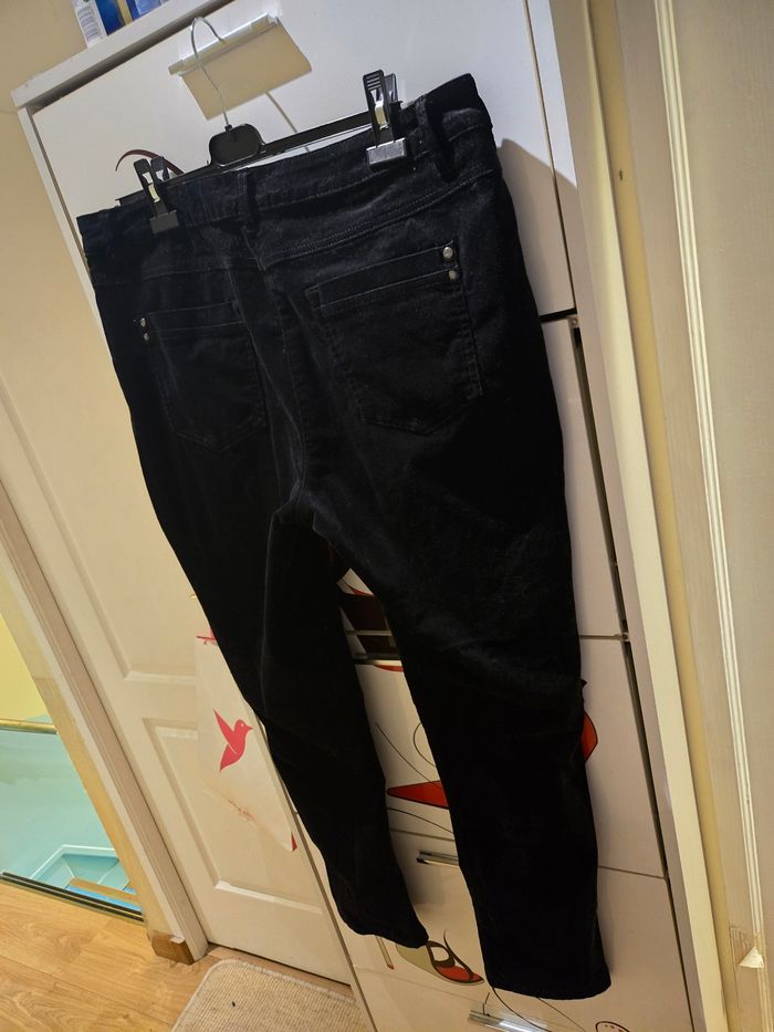Pantalon velours noir T. 44-46 C&A neuf - photo numéro 4
