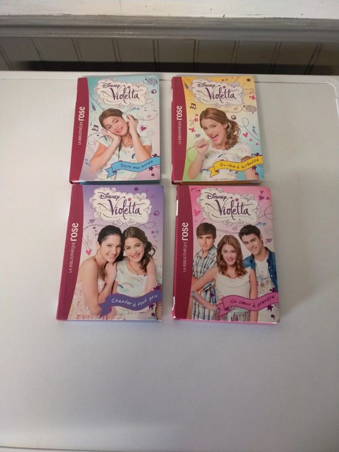 Lot de 4 livres Violetta