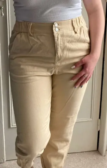 Pantalon  style  cargo  beige