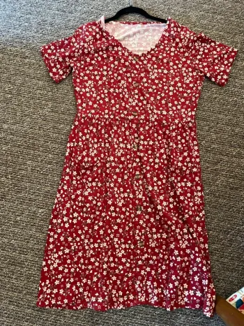 Robe rouge fleurs