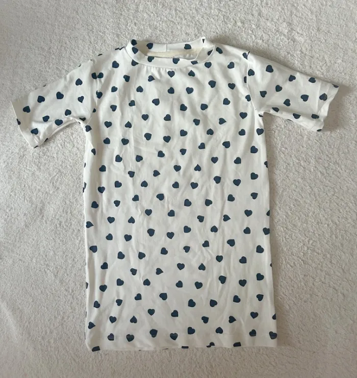 Chemise de nuit handmade blanche à cœurs bleus 6/7 ans