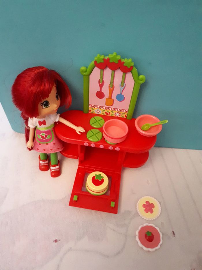 Poupée Charlotte aux fraises et son fraisie café - photo numéro 4