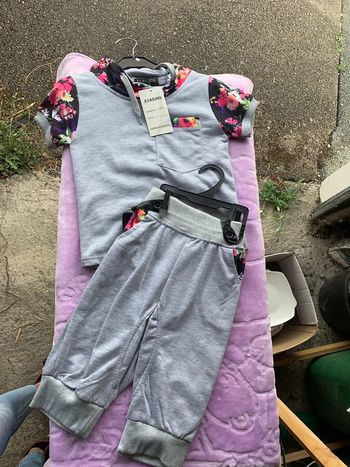 Ensemble pantacourt et haut manches courtes, taille 6 ans