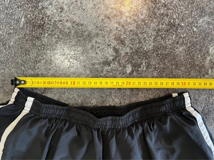 Short sport noir femme Nike taille M Pantalón corto deportivo mujer Pantaloncino donna Damen - photo numéro 7