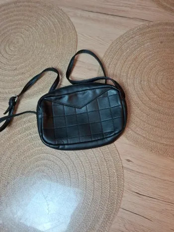 Sac bandoulière noir femme – effet cuir