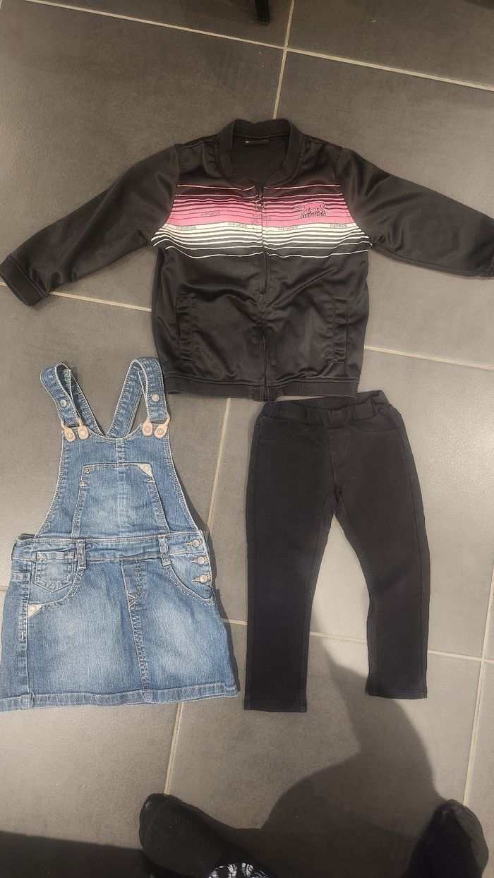 Lots de vêtements fille 4 ans - photo numéro 3