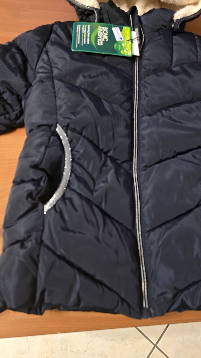 NEUVE (non portée) 🏷😍🥰🩷superbe DOUDOUNE CHAUDE (automne/hiver) 8 ANS fille 🩷🩷😍👌👌 - photo numéro 4