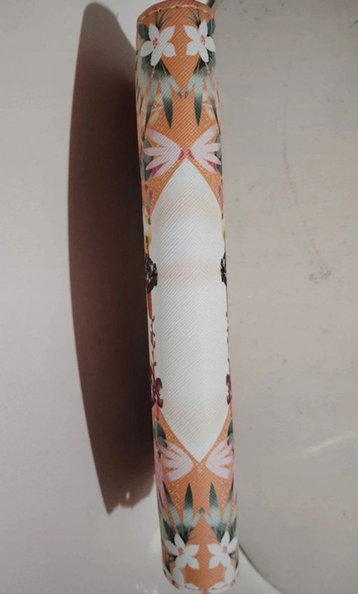 Porte feuille Art& Kraft jamais utilisé - photo numéro 3