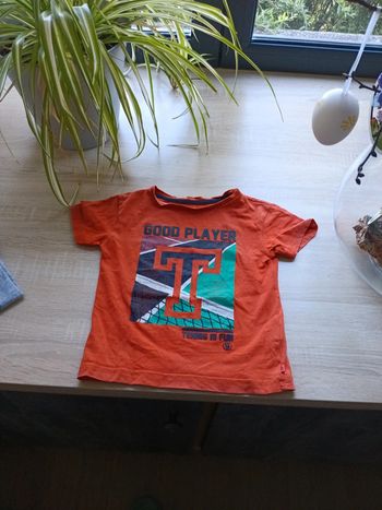 Tee-shirt manches courtes taille 24 mois