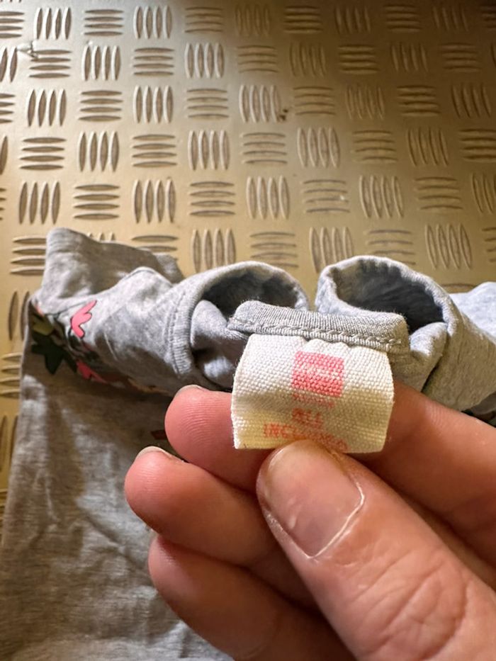 T-shirt 98/104 - photo numéro 2