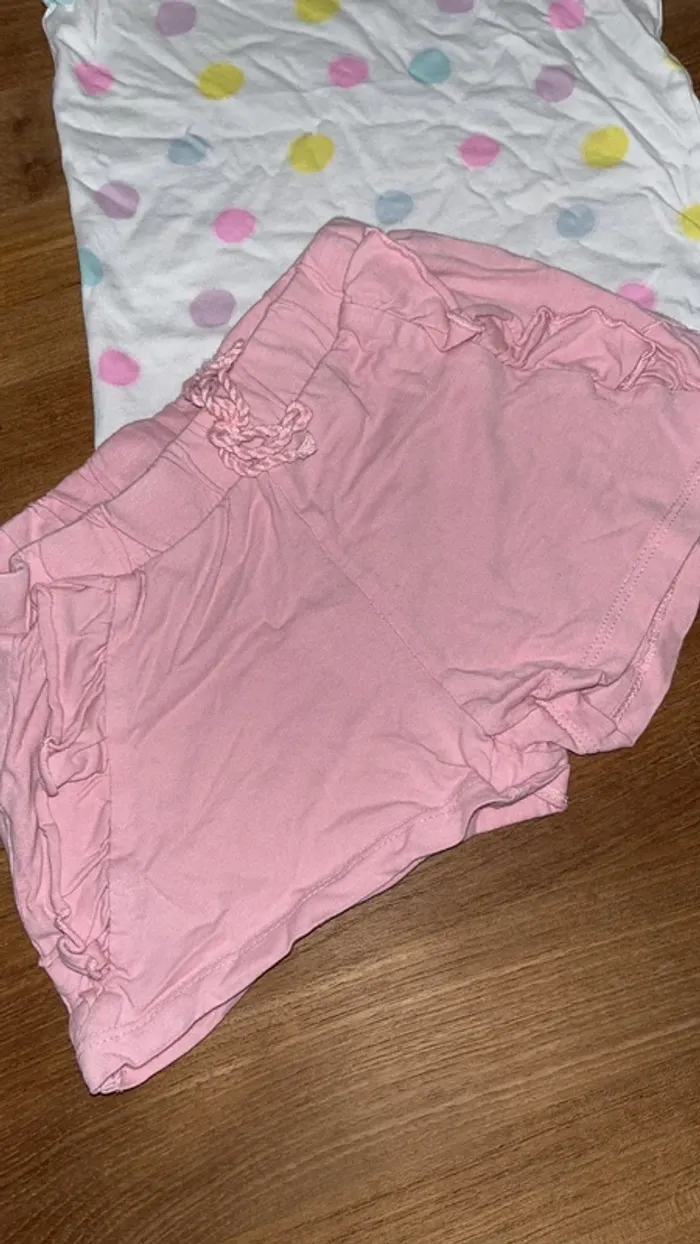 Haut sans manche primark 24/36 mois et short terranova 24/36 poi - photo numéro 2