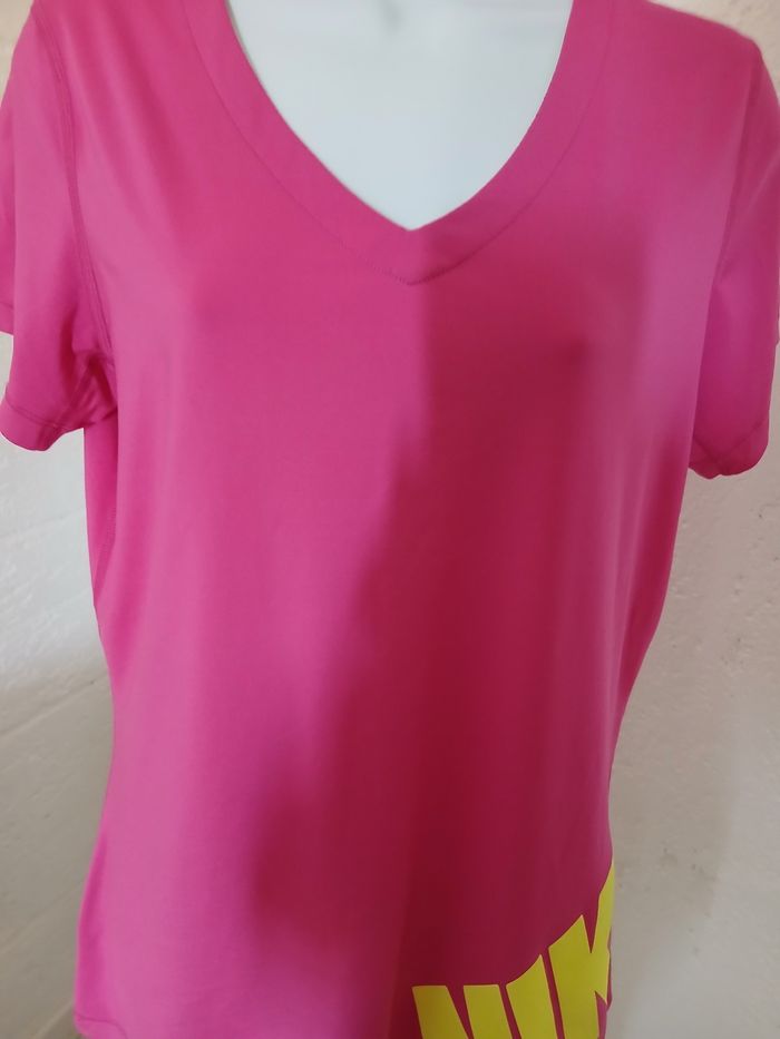 Tee-shirt Nike  Rose fushia.  XL. Nike Pro - photo numéro 4