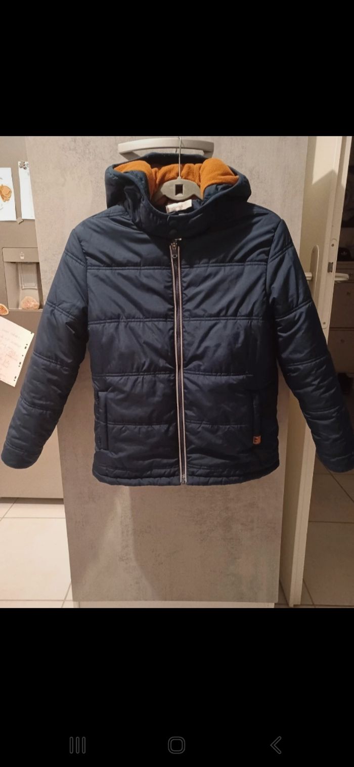 Doudoune matelassée à capuche bleu marine