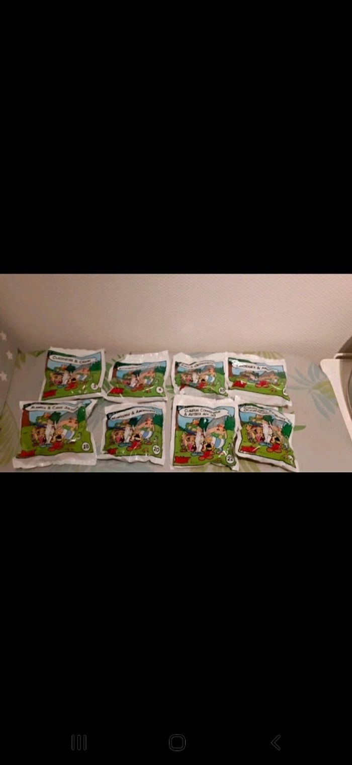 #lot 8 figurines Astérix McDonald 2019