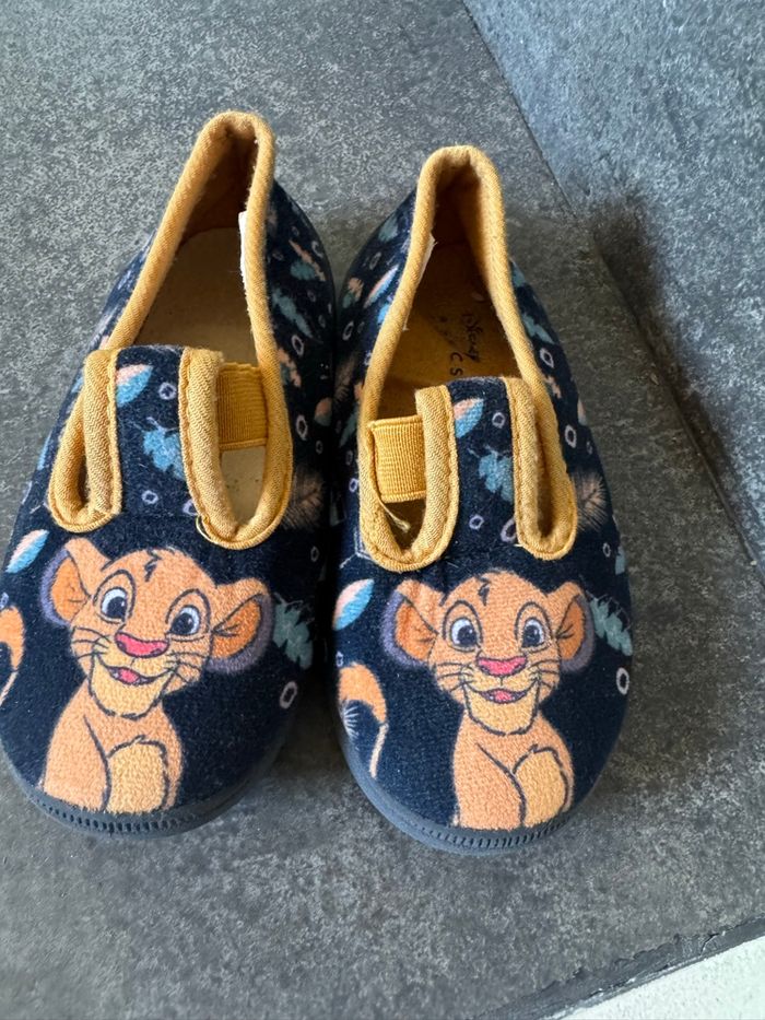 Chaussons Le roi Lion p.29 - 4€ - photo numéro 3