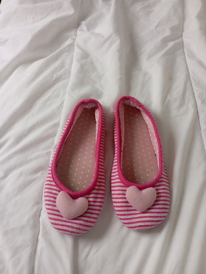 Chausson rayé rose/blanc taille 34 1€