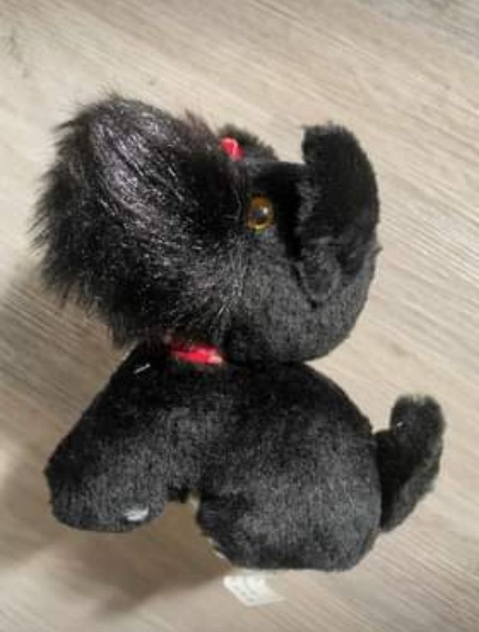 Mignon fox terrier en peluche