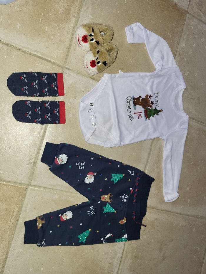 Ensemble body Noël et pantalon chausson 3 mois