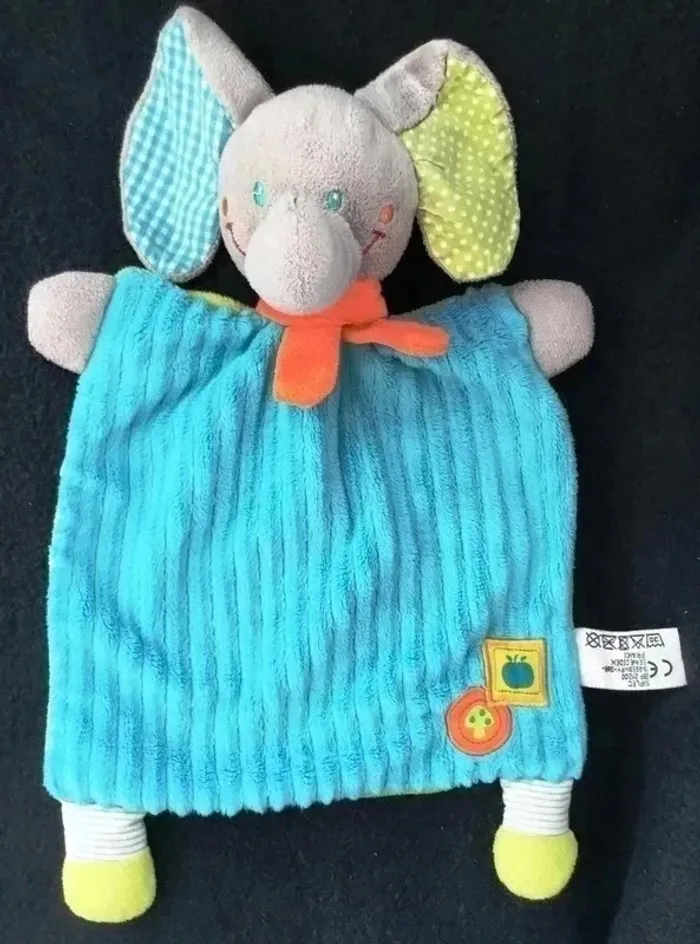 Doudou carré plat Elephant bleu / ecussons - mots d'enfants