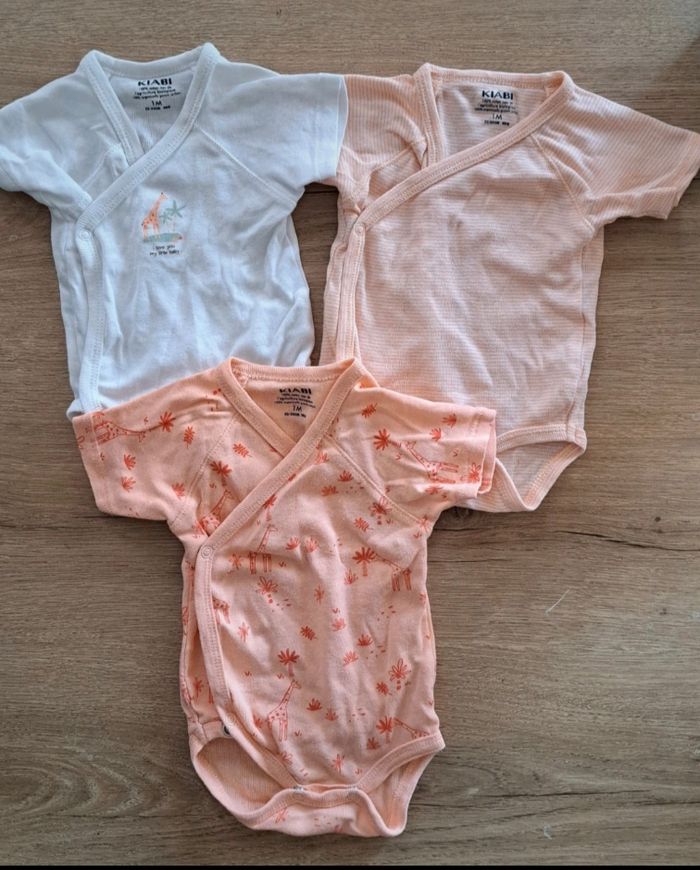 Lot de body 1 mois