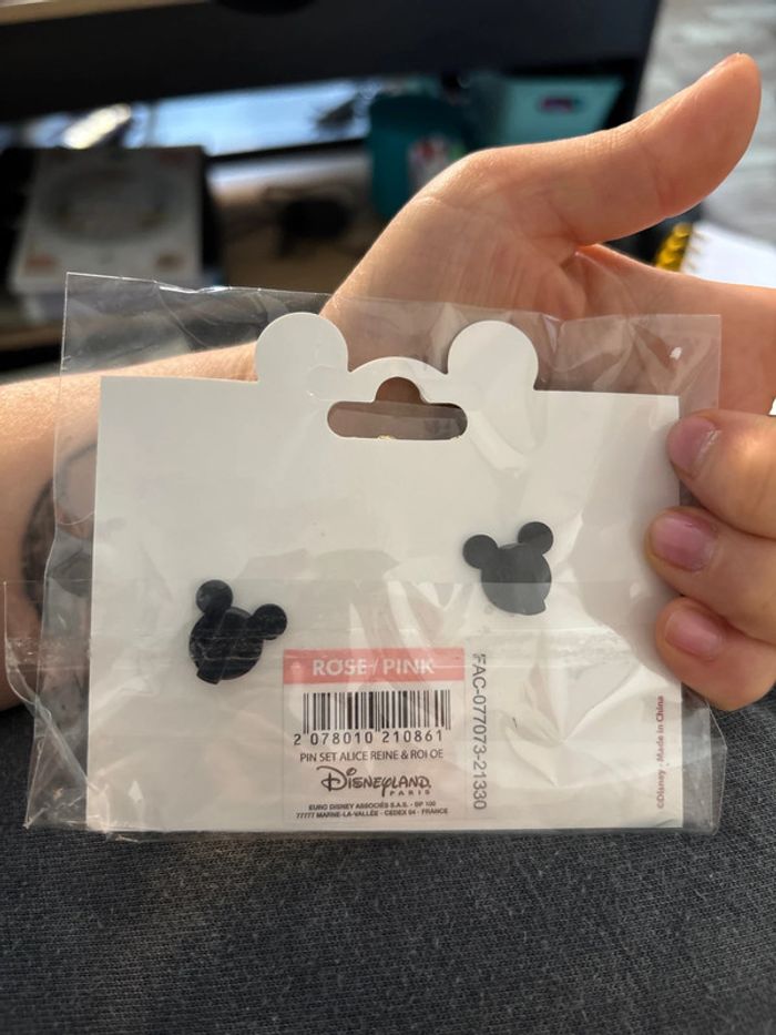 Pins reine et cœurs et roi - photo numéro 2