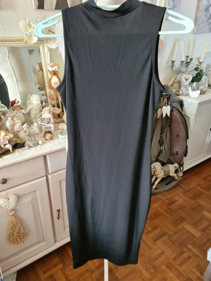 Robe noire moulante decoltée en V Shein Taille M - photo numéro 2