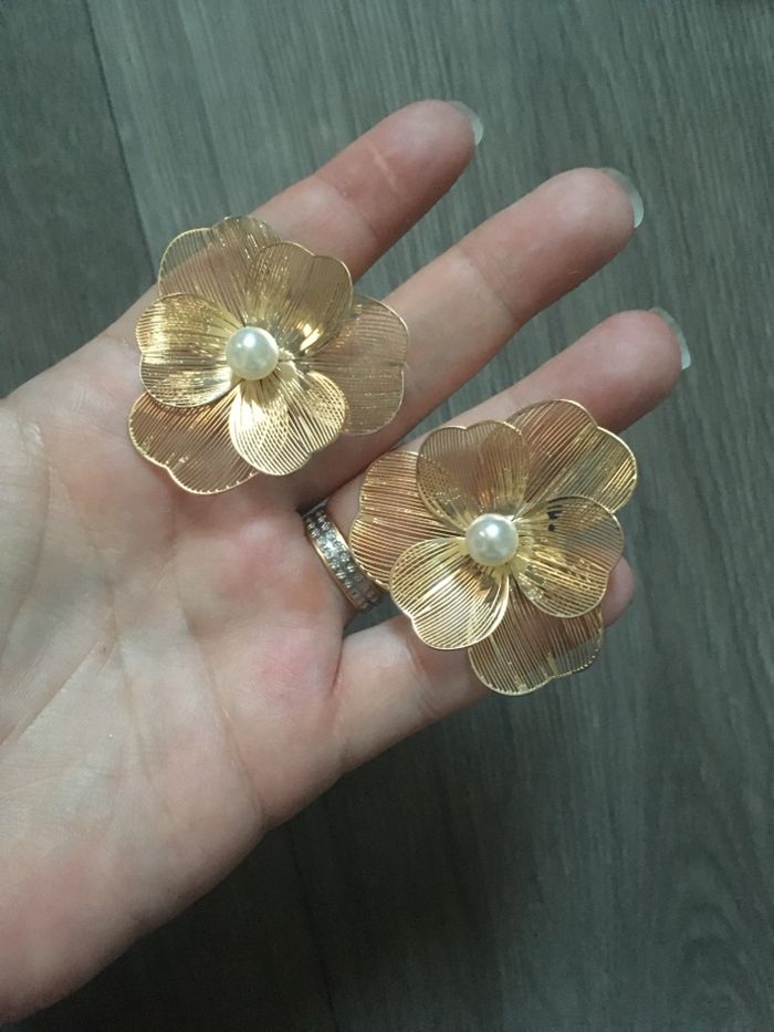 Boucles d’oreilles NEUVES pour femme en forme de fleurs 🌼 couleur doré