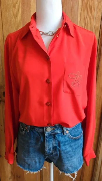 Chemise vintage rouge details broderie