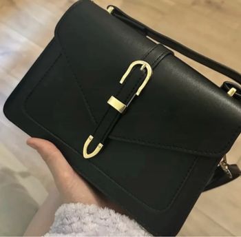 Sac à Main Noir Avec Boucle Dorée