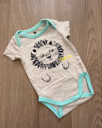 Body manches courtes 1 mois - très bon état - Z