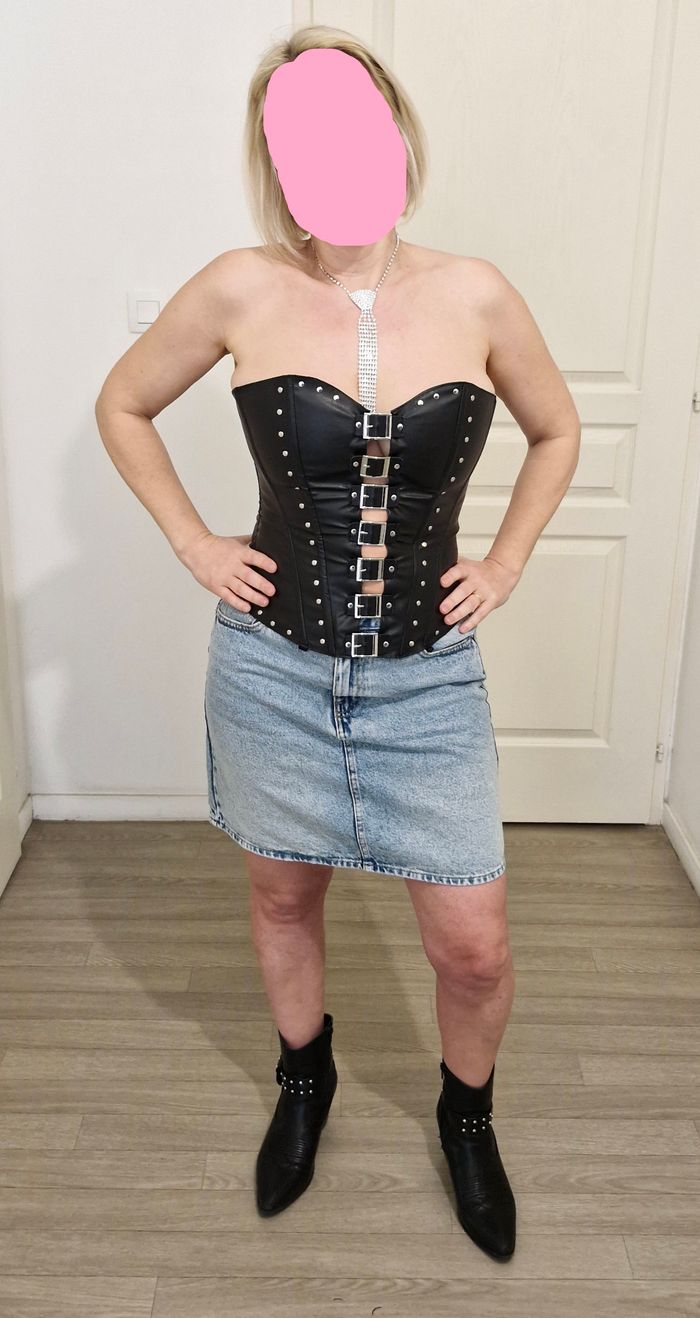 Ensemble bustier imitation cuir et culotte (sexy, bdsm)