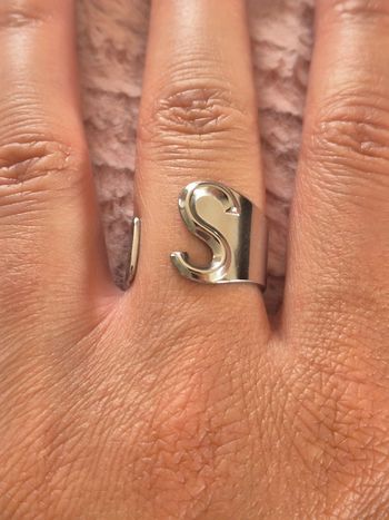 Jolie bague lettre S en acier