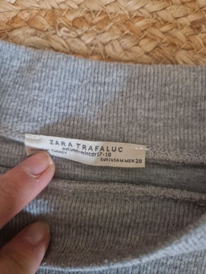 Tee shirt court manches courtes gris Zara 🪐 Taille M🪐 - photo numéro 2