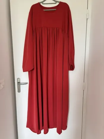 Abaya manches ballons rouge corail en soie de Medine TU