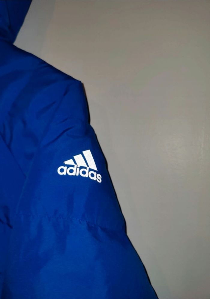 Doudoune Adidas enfant – Taille 11-12 ans – Très bon état (petite tache, voir photo) - photo numéro 3