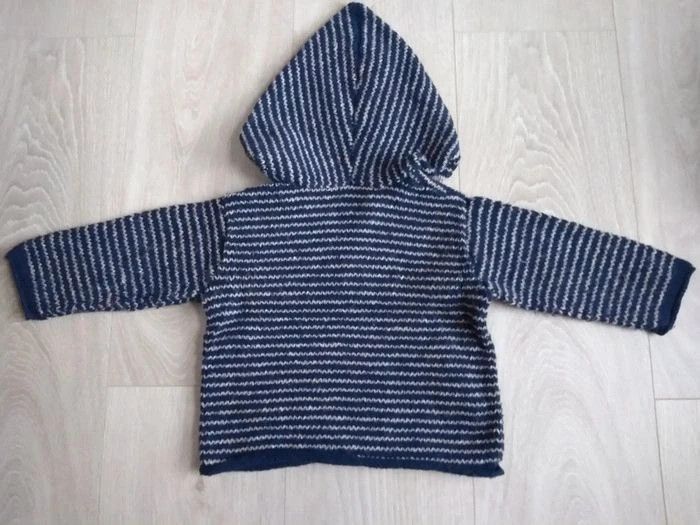 Pull tricoté capuche 12 mois - photo numéro 3