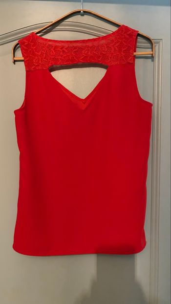 Top à dentelle rouge