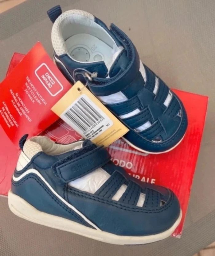 Chaussures sandales en cuir Chicco pointure 20 neuves