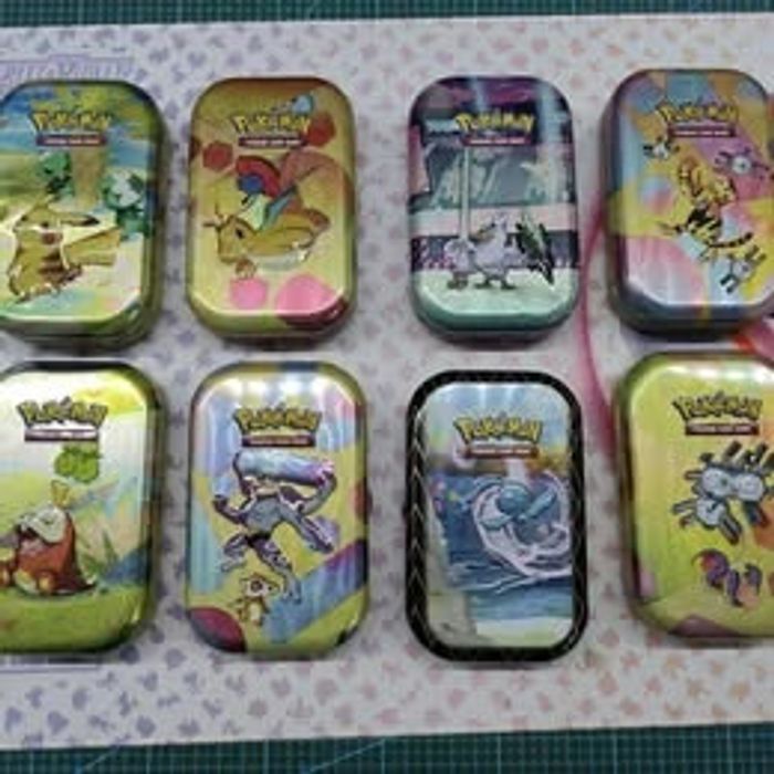 Lot de 50 cartes + 1 boîte Pokémon avec 5 brillantes/rares
