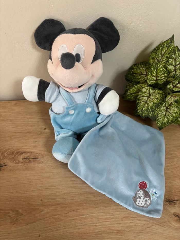 Doudou peluche Mickey salopette mouchoir bleu nicotoy Disney - photo numéro 2