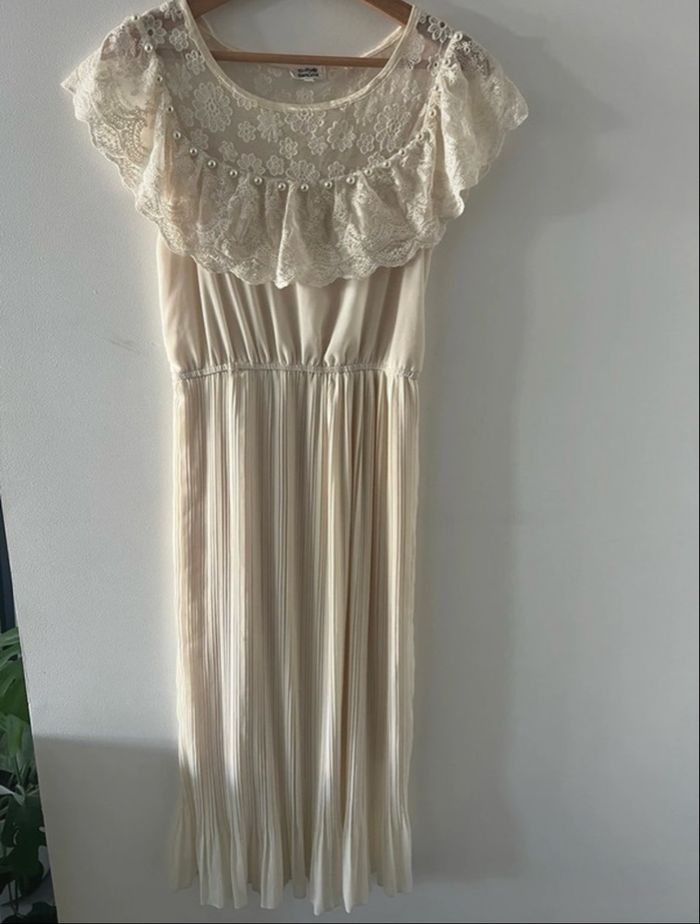 Robe à perle et dentelle - photo numéro 3