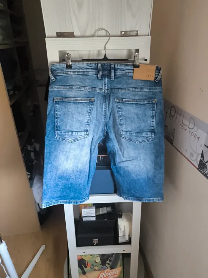 Short délavé et troué - photo numéro 2